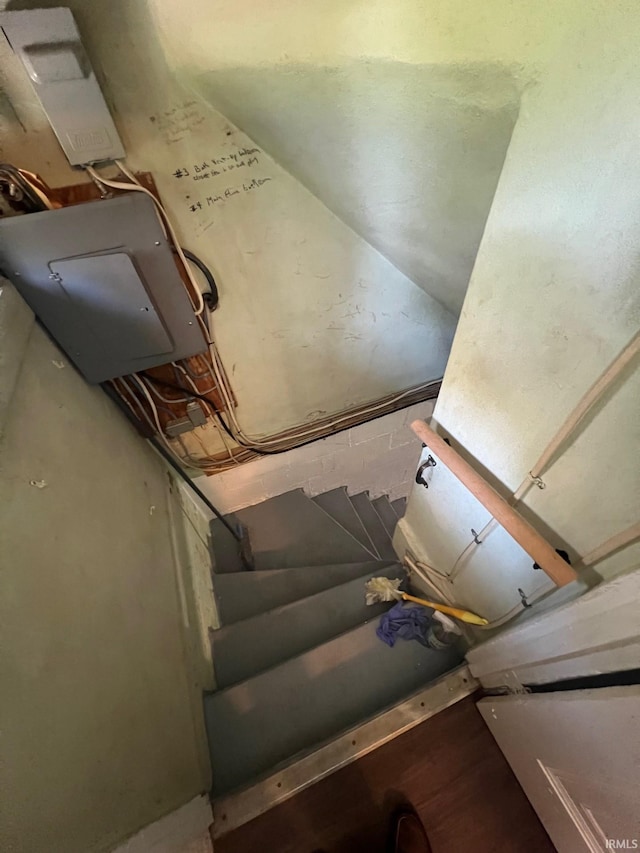 1206 King St, Lafayette, IN 47905 - view of staircase