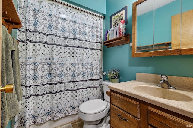 608 Fieldstone Ln, Middlebury, IN 46540 - full bathroom featuring toilet, vanity, and a shower with curtain