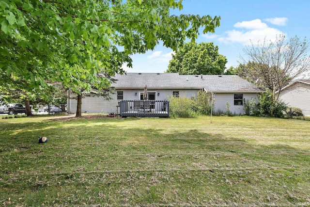 608 Fieldstone Ln, Middlebury, IN 46540 - rear view of house featuring a wooden deck and a yard