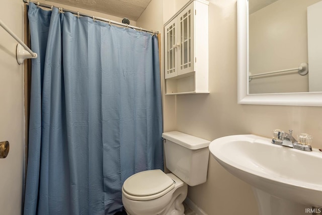 3879 Woodmere Way, Bloomington, IN 47403 - full bath featuring a sink, toilet, a textured ceiling, and curtained shower