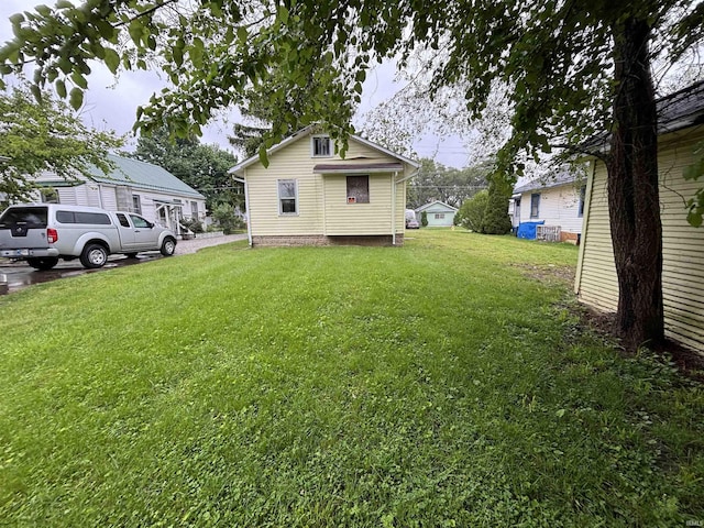 6714 Bradbury Ave, Fort Wayne, IN 46809 - view of green lawn