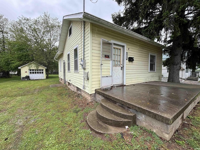 6714 Bradbury Ave, Fort Wayne, IN 46809 - back of house with a lawn and an outdoor structure