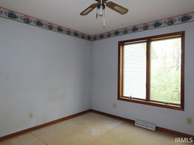 unfurnished room featuring baseboards and ceiling fan