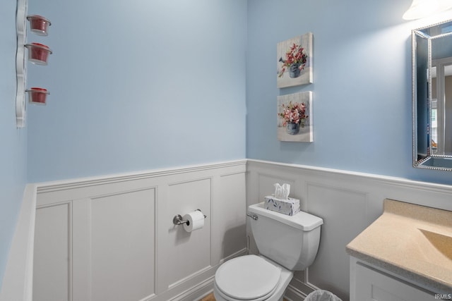 3934 Rushgrove Dr, Lafayette, IN 47909 - bathroom featuring wainscoting, vanity, toilet, and a decorative wall