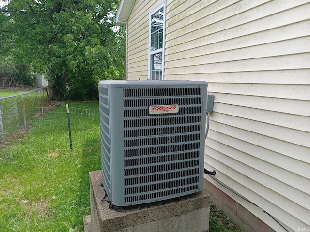 4020 N Fourth Ave, Evansville, IN 47711 - exterior view of central AC