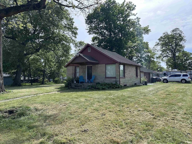 201 W Waid Ave, Muncie, IN 47303 - view of front of house with a front lawn