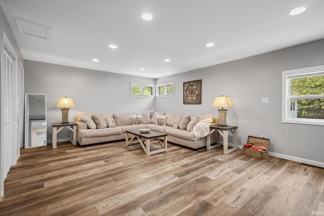 living area featuring light wood finished floors, recessed lighting, and baseboards