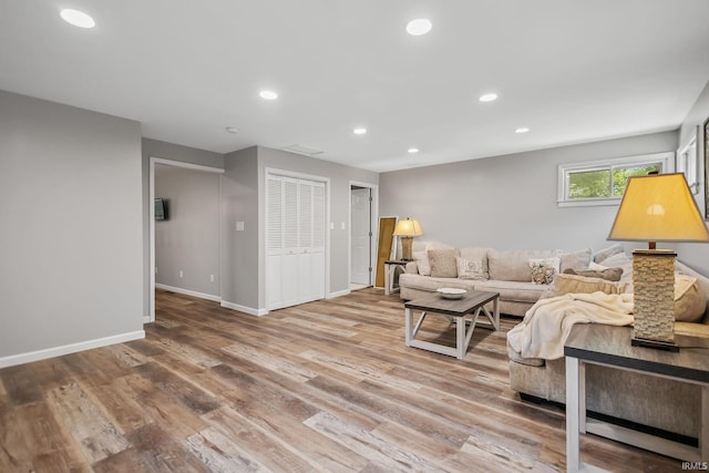 living area featuring recessed lighting, wood finished floors, and baseboards