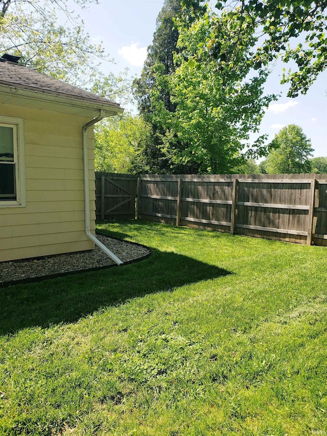 301 Raleigh Rd, Galveston, IN 46932 - view of yard