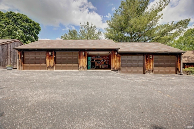 1881 E Eagle Bay Dr, Bloomington, IN 47401 - view of garage