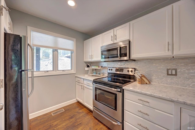 1881 E Eagle Bay Dr, Bloomington, IN 47401 - kitchen with stainless steel appliances, dark wood-style floors, white cabinetry, backsplash, and recessed lighting