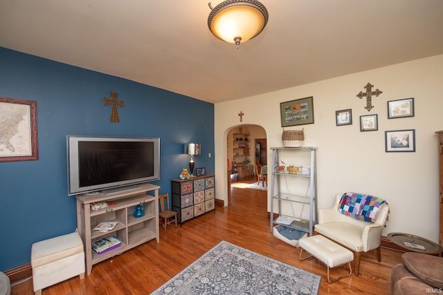 1422 Virginia St, Lafayette, IN 47905 - living area with arched walkways and wood finished floors