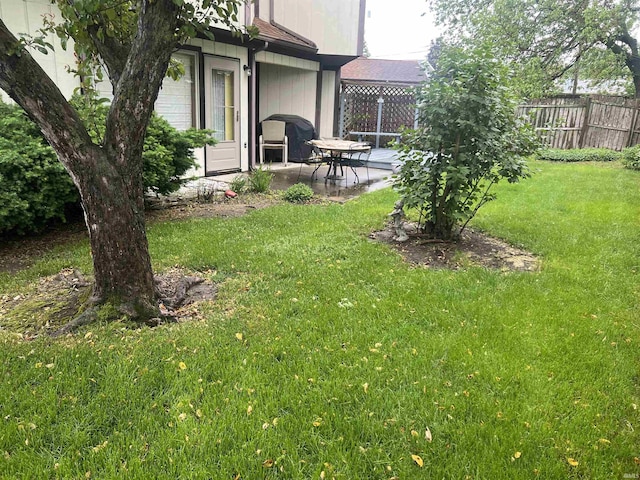 526 Wellington Ct, Lafayette, IN 47904 - view of yard featuring a patio area