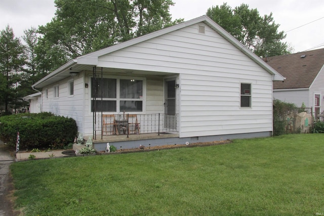 1908 E 18th St, Muncie, IN 47302 - view of front facade with covered porch and a front yard