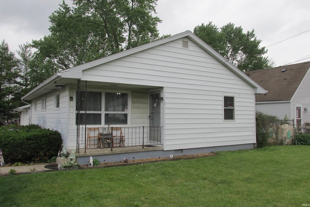 1908 E 18th St, Muncie, IN 47302 - bungalow-style house featuring a front lawn, covered porch, and crawl space