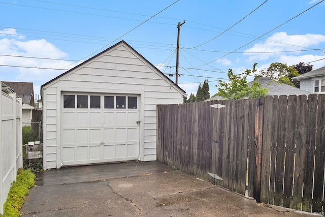 715 W 7th St, Mishawaka, IN 46544 - detached garage featuring driveway