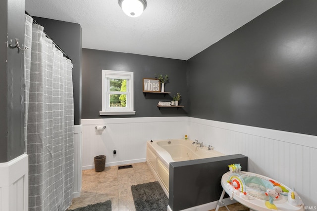 914 W 300 S, Bluffton, IN 46714 - full bathroom featuring a wainscoted wall, a textured ceiling, and a garden tub
