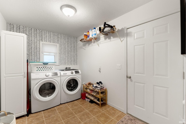 914 W 300 S, Bluffton, IN 46714 - laundry area featuring independent washer and dryer, baseboards, light tile patterned floors, and a textured ceiling