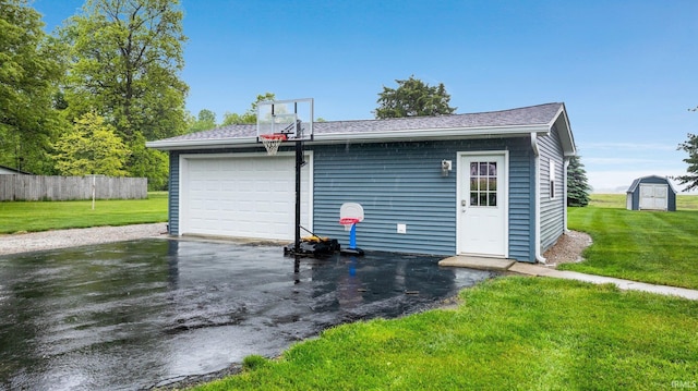 914 W 300 S, Bluffton, IN 46714 - detached garage featuring asphalt driveway