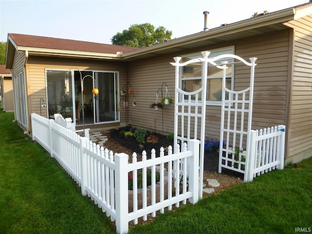5843 Durham Ct, South Bend, IN 46614 - view of rear view of property