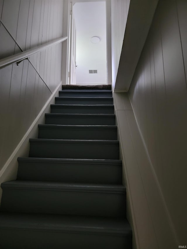 826 E Jefferson Blvd, Fort Wayne, IN 46803 - view of stairway