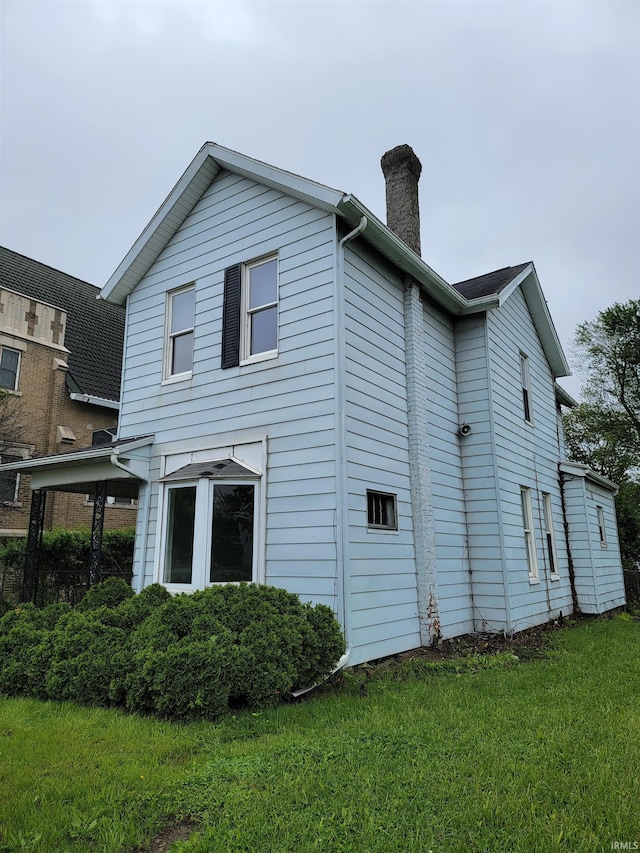 826 E Jefferson Blvd, Fort Wayne, IN 46803 - view of side of property with a chimney and a lawn