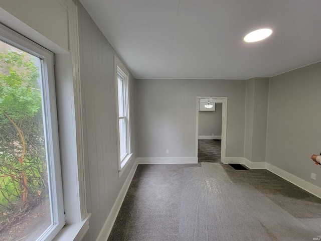 826 E Jefferson Blvd, Fort Wayne, IN 46803 - unfurnished room featuring carpet flooring and baseboards