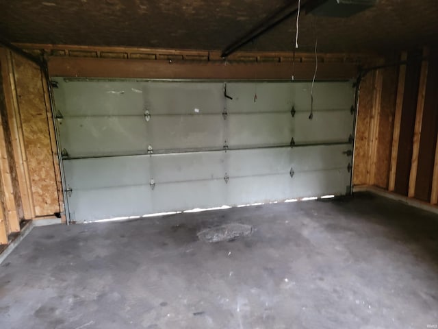 826 E Jefferson Blvd, Fort Wayne, IN 46803 - view of garage