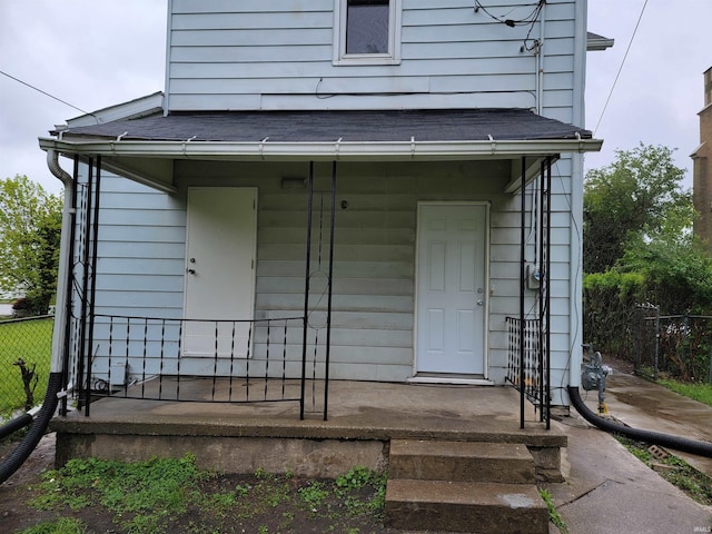 826 E Jefferson Blvd, Fort Wayne, IN 46803 - entrance to property featuring roof with shingles