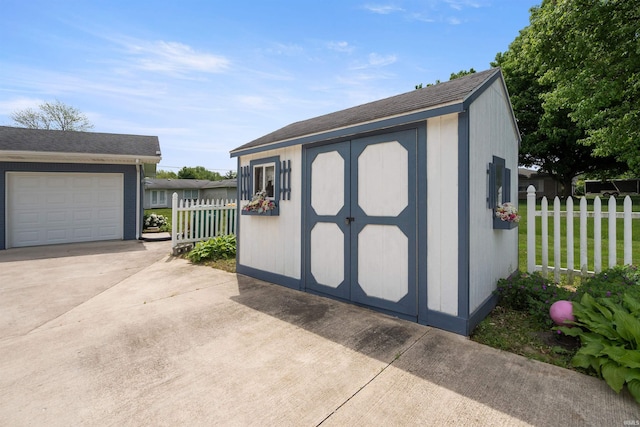 404 S Maple St, Greentown, IN 46936 - view of shed featuring driveway