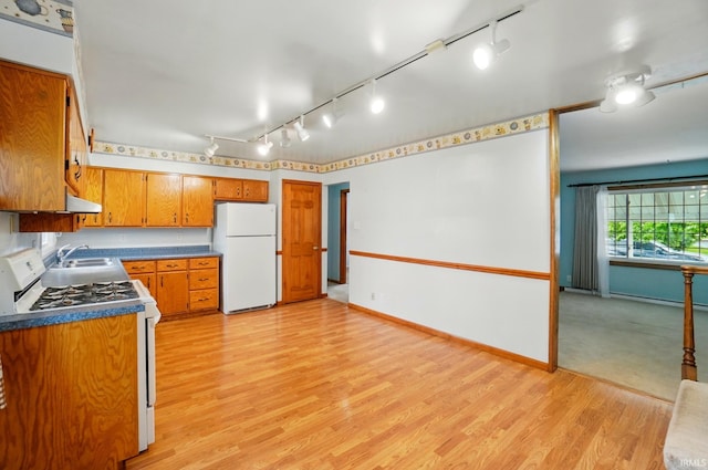 5415 Cranston Ave, Fort Wayne, IN 46835 - kitchen featuring white appliances, rail lighting, a sink, and under cabinet range hood