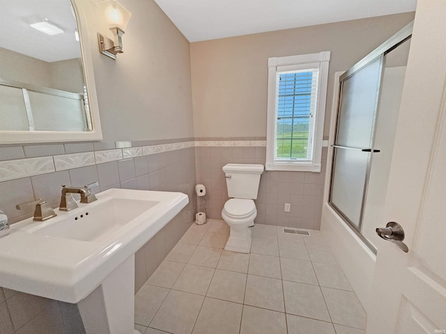 6359 E County Road 1900 N, Dale, IN 47523 - full bath featuring tile walls, tile patterned flooring, toilet, wainscoting, and enclosed tub / shower combo