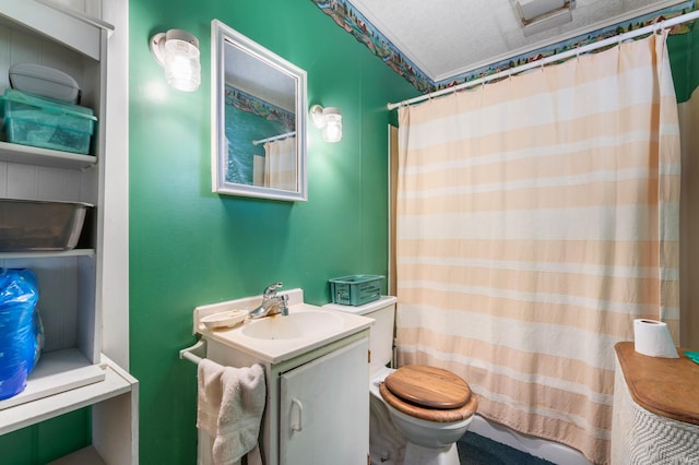 5668 E 500 S, Lynn, IN 47355 - bathroom featuring vanity, toilet, a shower with curtain, and built in features