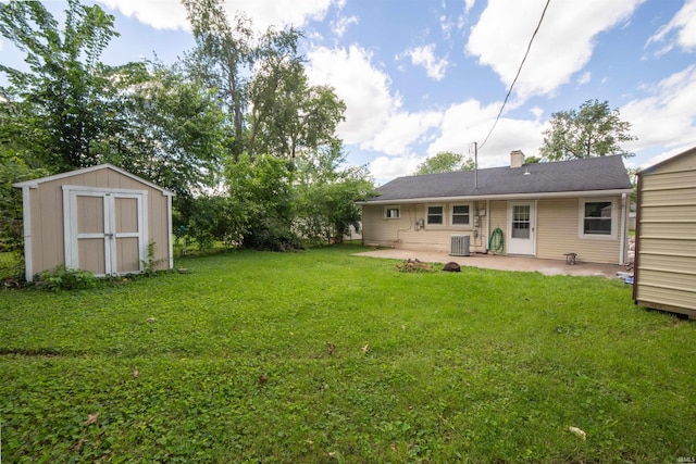 2067 Waggoner Ave, Evansville, IN 47714 - view of grassy yard featuring a patio and cooling unit