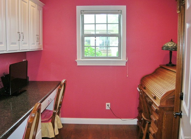 8036 Wolf Creek Ct, Evansville, IN 47712 - laundry area with baseboards and wood finished floors
