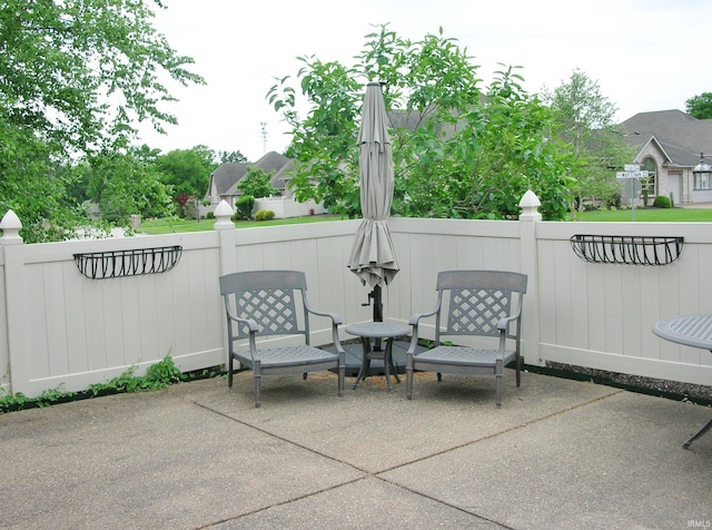 8036 Wolf Creek Ct, Evansville, IN 47712 - view of patio