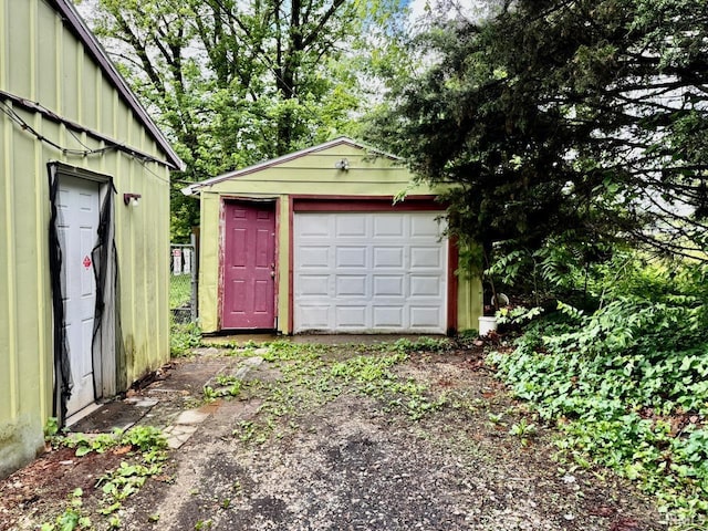207 S Poplar Dr, Bloomington, IN 47429 - garage with driveway
