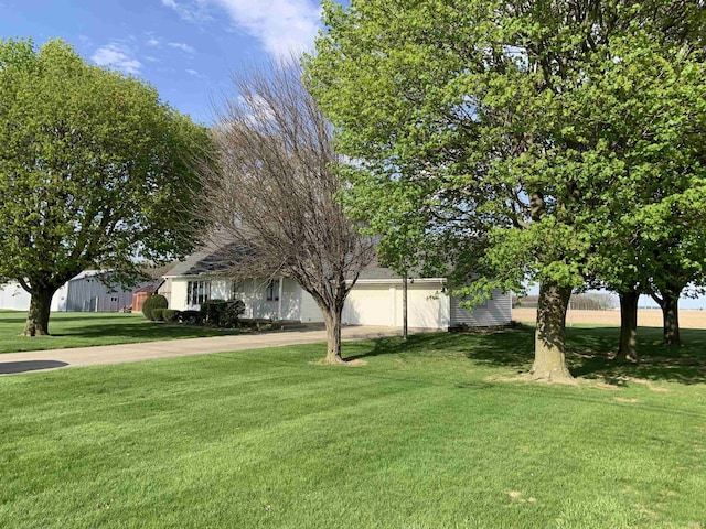 6921 Franke Rd, Fort Wayne, IN 46816 - view of grassy yard featuring driveway