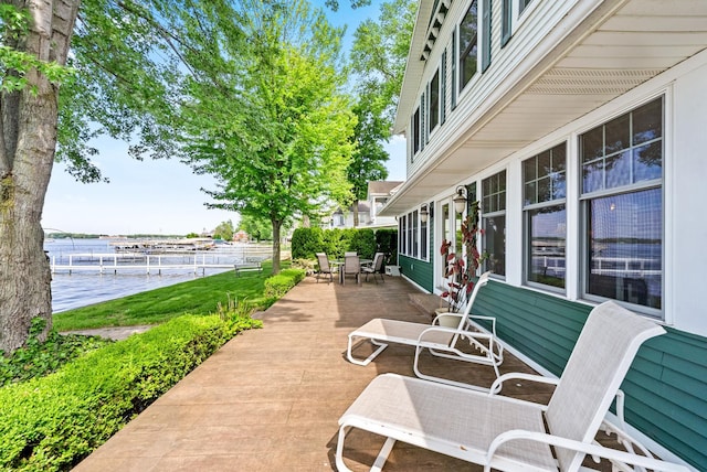 6592 E Waco Dr, Syracuse, IN 46567 - view of patio with a water view