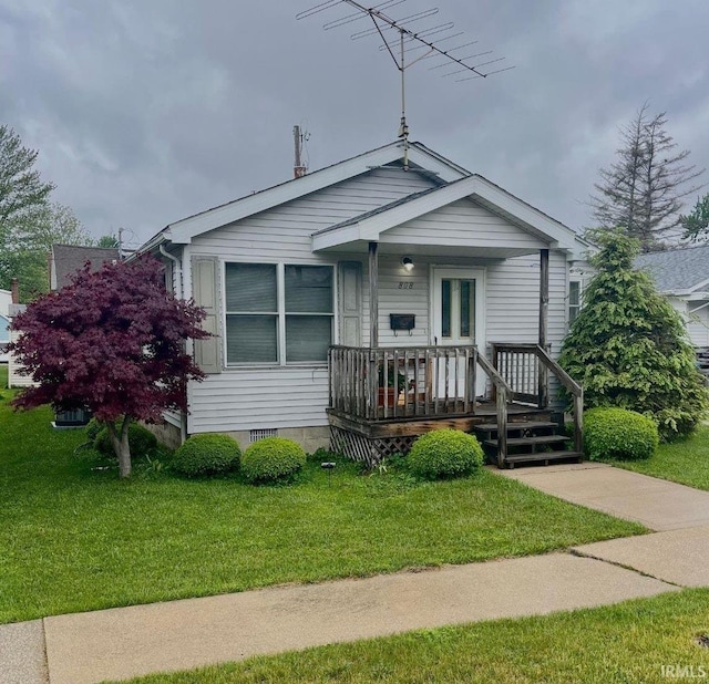 808 W Canal St, Winona Lake, IN 46582 - view of front of property featuring a front lawn