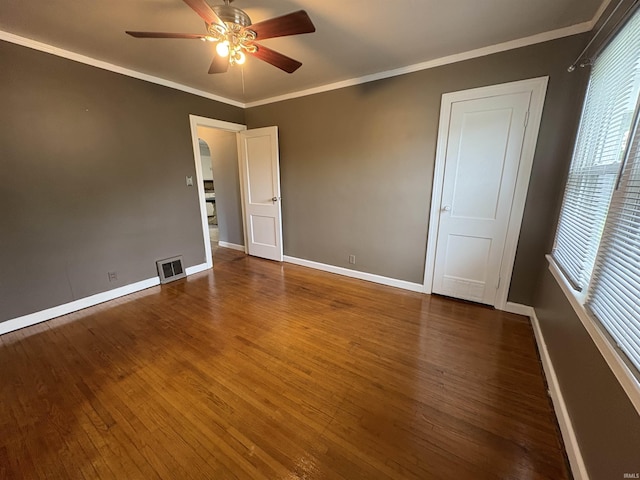 1713 E Illinois St, Evansville, IN 47711 - empty room with a ceiling fan, wood finished floors, baseboards, ornamental molding, and arched walkways