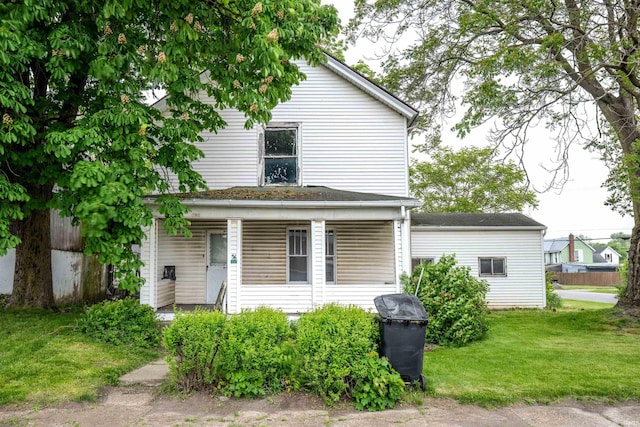 104 S Cowen St, Garrett, IN 46738 - american foursquare style home featuring a front lawn and a porch