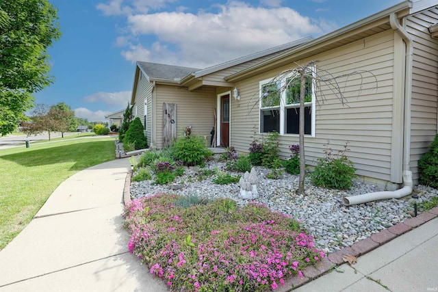 110 Alan Dr, Fremont, IN 46737 - view of front of property with a front lawn