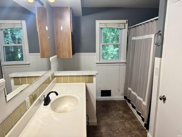 815 3rd St, Huntingburg, IN 47542 - full bath with vanity and baseboards