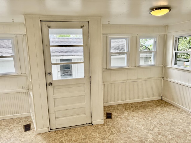 815 3rd St, Huntingburg, IN 47542 - view of entryway