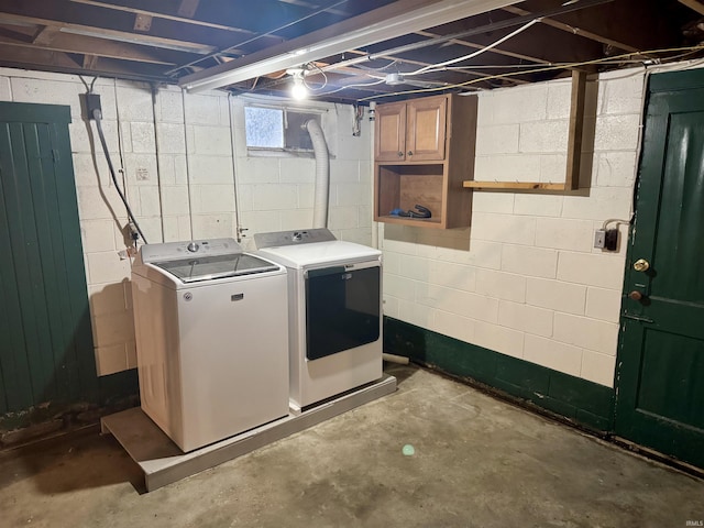 815 3rd St, Huntingburg, IN 47542 - laundry room featuring washer and clothes dryer