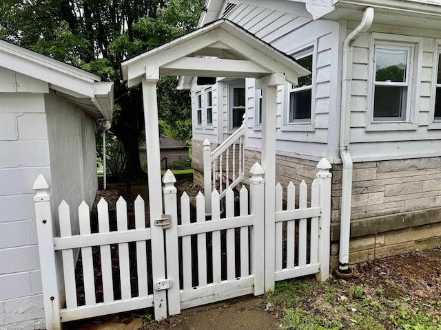 815 3rd St, Huntingburg, IN 47542 - view of front of house with a gate