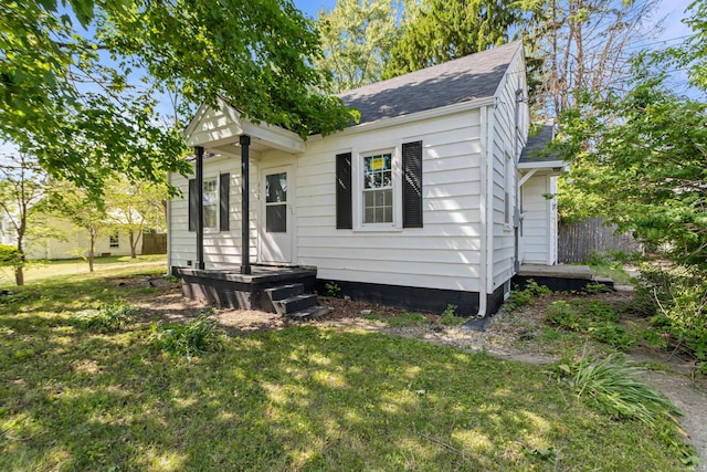 112 W Monroe St, Alexandria, IN 46001 - view of front facade featuring a shingled roof and a front yard