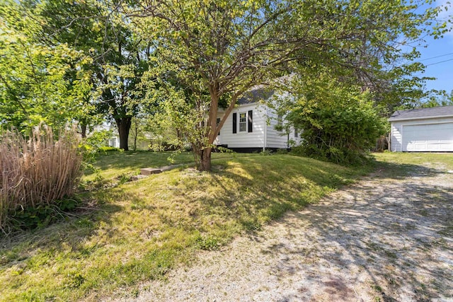 112 W Monroe St, Alexandria, IN 46001 - view of grassy yard featuring an outbuilding and a garage