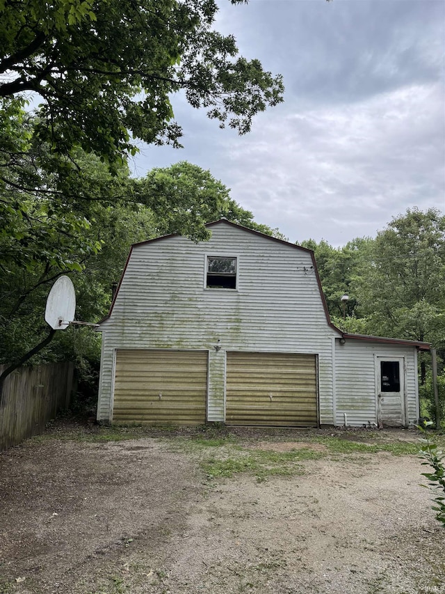 10522 Saint Wendel Rd, Evansville, IN 47720 - garage with driveway